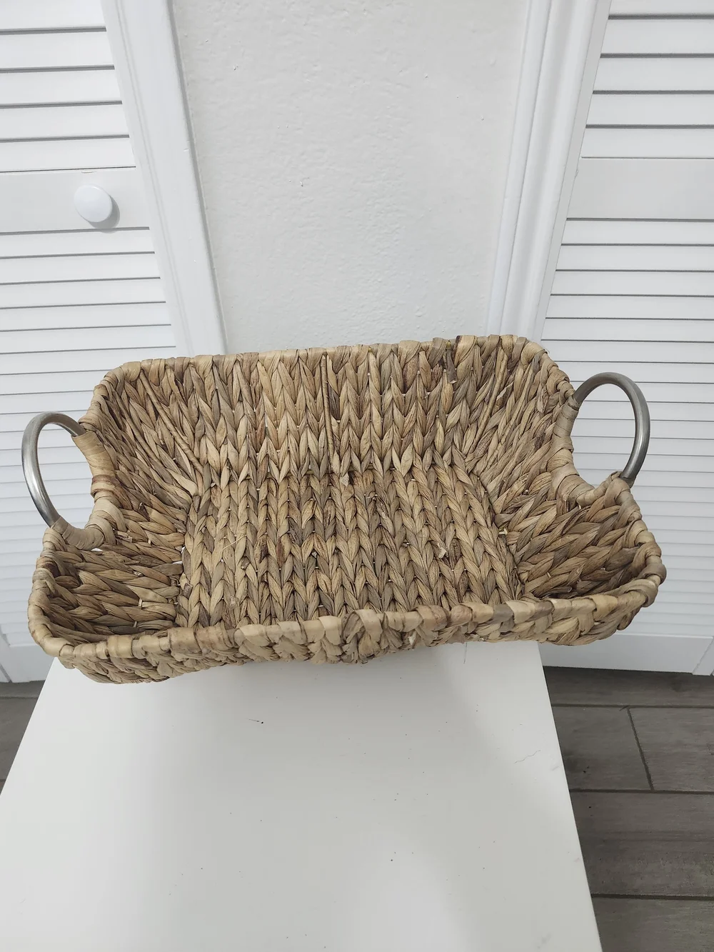 Woven Seagrass Serving Tray Basket with Metal Handles - Natural Tan